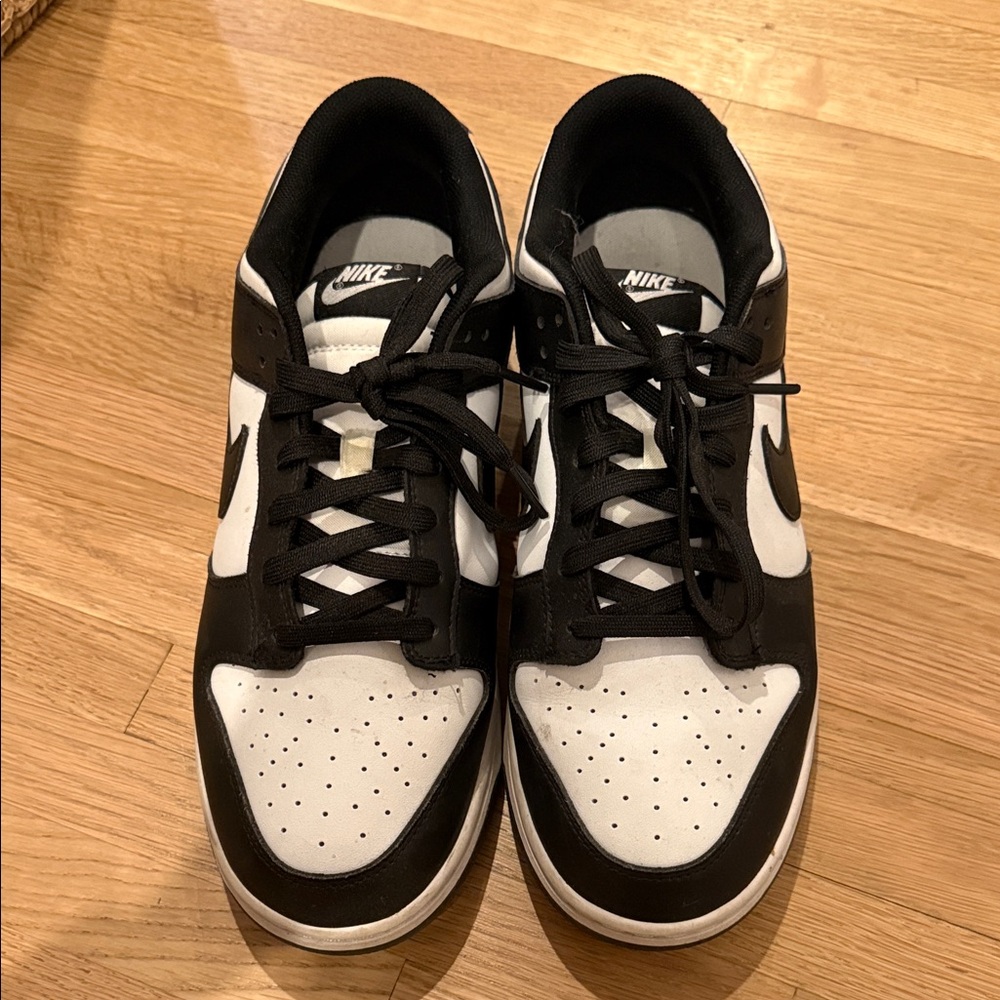 Nike Men's Classic Black and White Sneakers Dunks